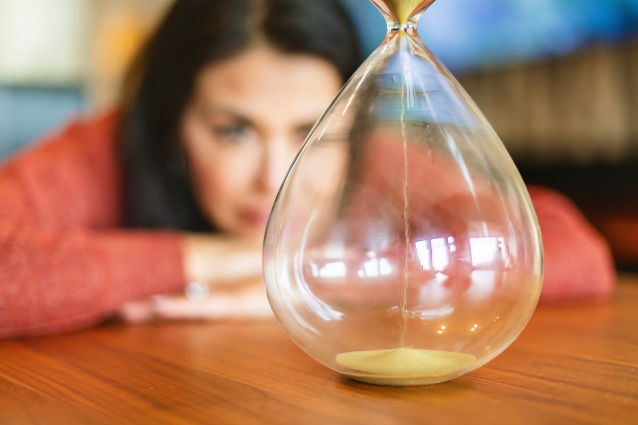 É melhor esperar para iniciar os benefícios da Previdência Social?