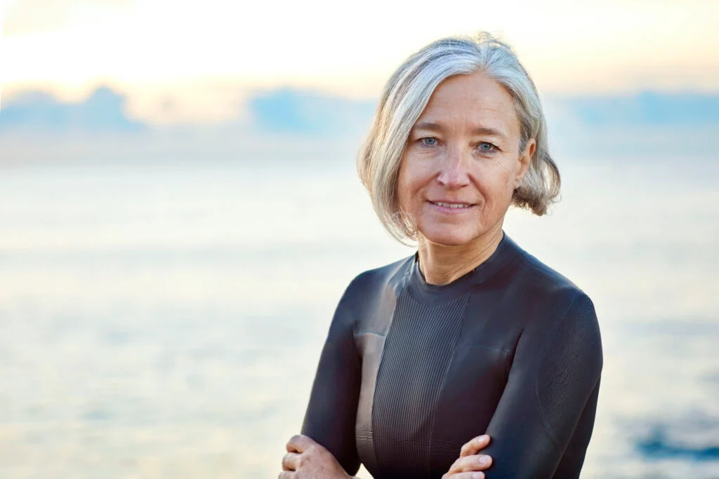 Woman near the ocean, thinking about early retirement in 2025